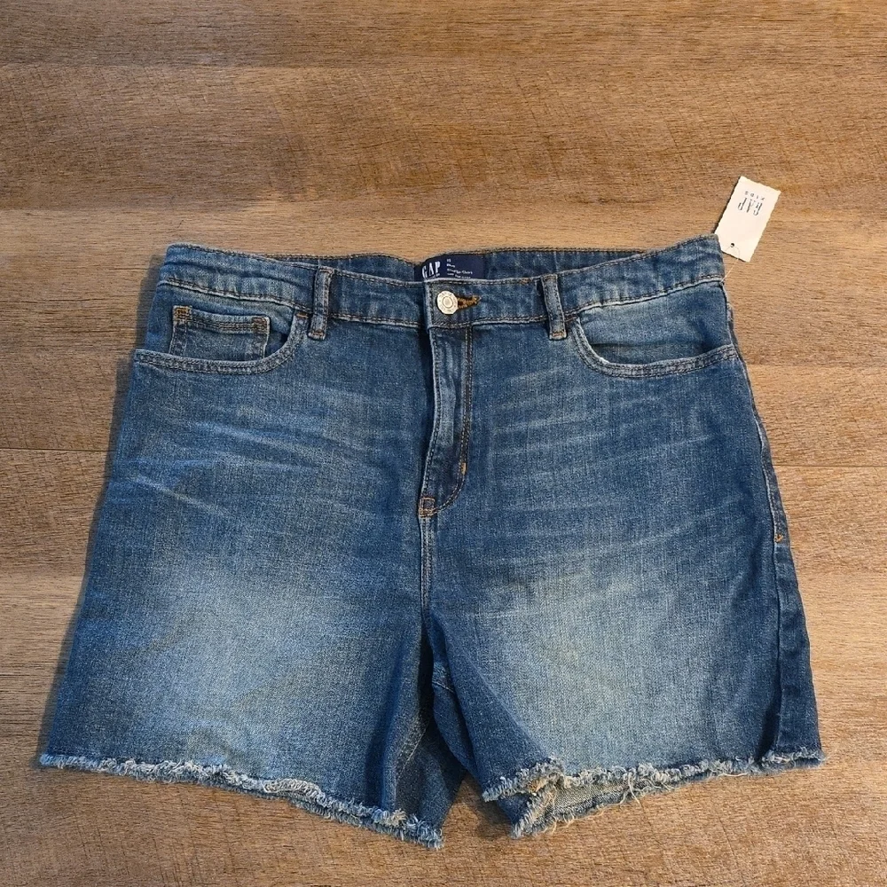 GAP-Shorty Shorts- Girls  Jean Shorts Medium Blue Frayed Hem. Size 18 Plus. NWT!